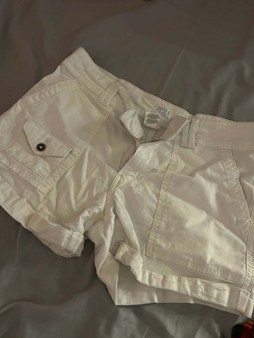 Time and Tru Women's White Cotton-Blend Cargo Utility Shorts